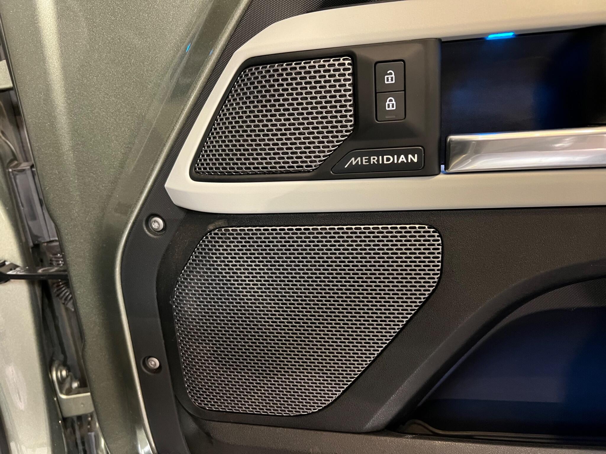 Land Rover Defender 110